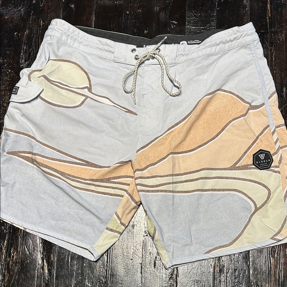NWOT VISSLA Men's Tan and Cream Board Shorts size 38 or XXL